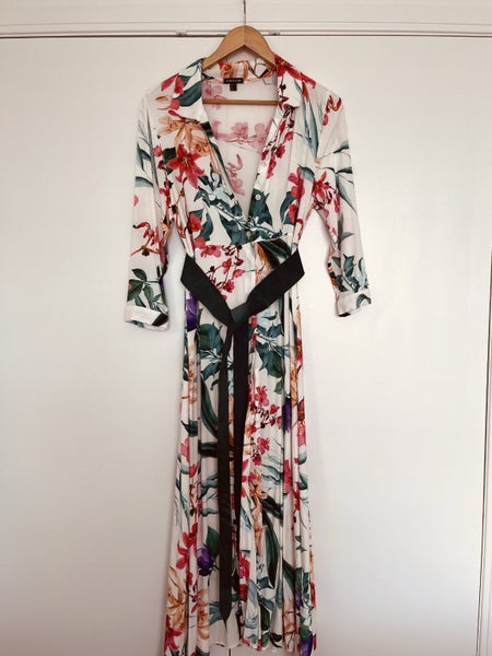 Ladies designer dress Carousel 1