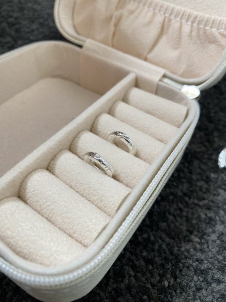 Frankly my dear zinara silver hoop earrings - small Carousel 1