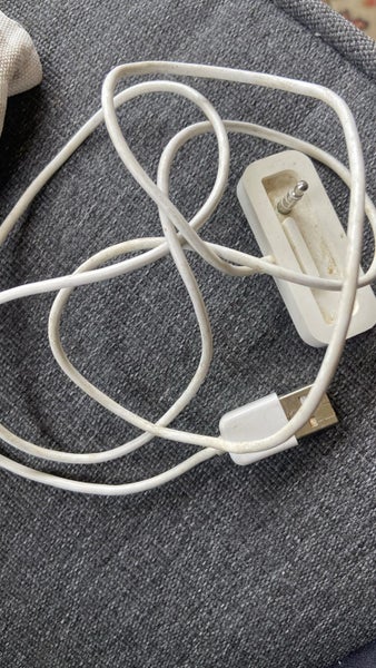 iPod shuffle X 2 and charger Carousel 3