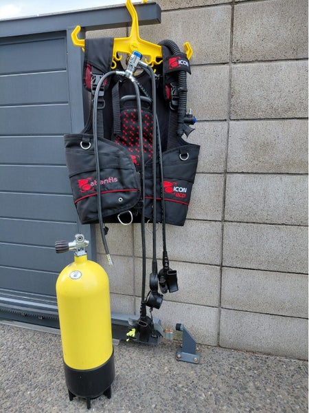 Scuba Gear Carousel 1