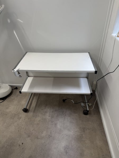 Beauty Trolley Carousel 1