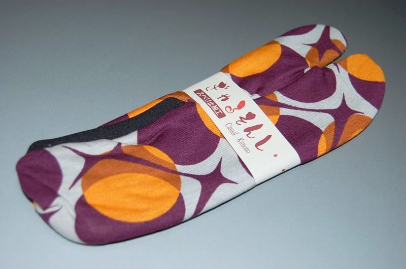 Japanese split toe RETRO TABI SOCKS Patterned fabric with slight stretch Carousel 2