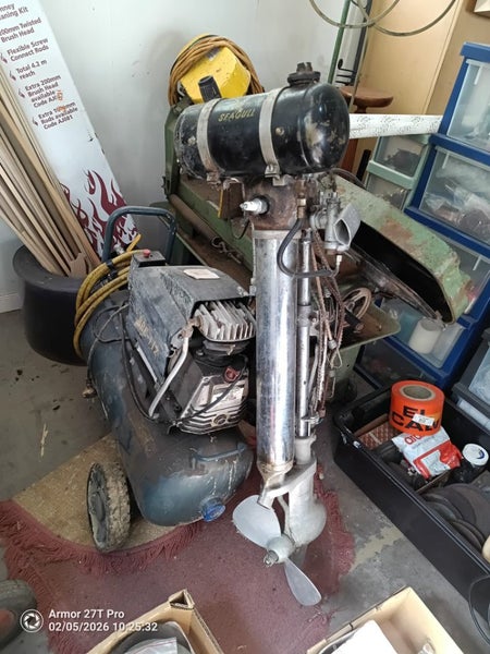 Seagull outboard motor Carousel 2