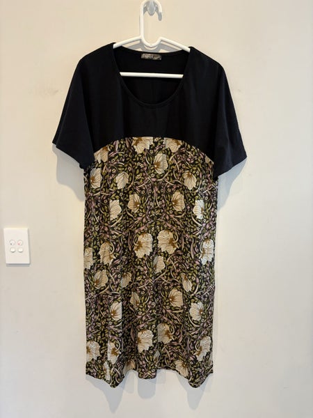 Chalk Clothing NZ - Size 14 Dress Carousel 1