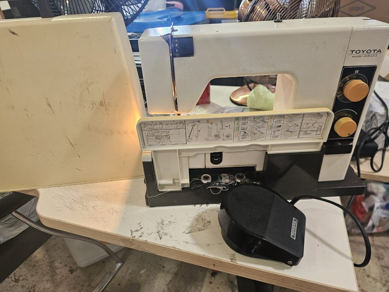 Toyota 4500 sewing machine Carousel 1