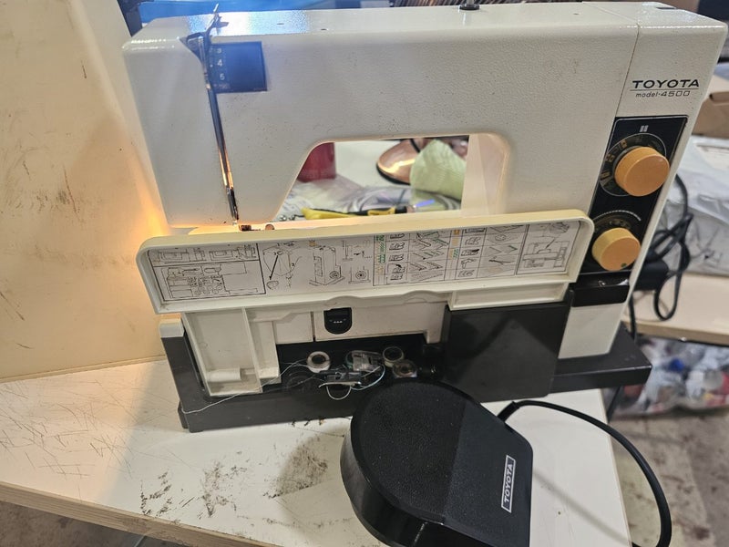 Toyota 4500 sewing machine Carousel 2