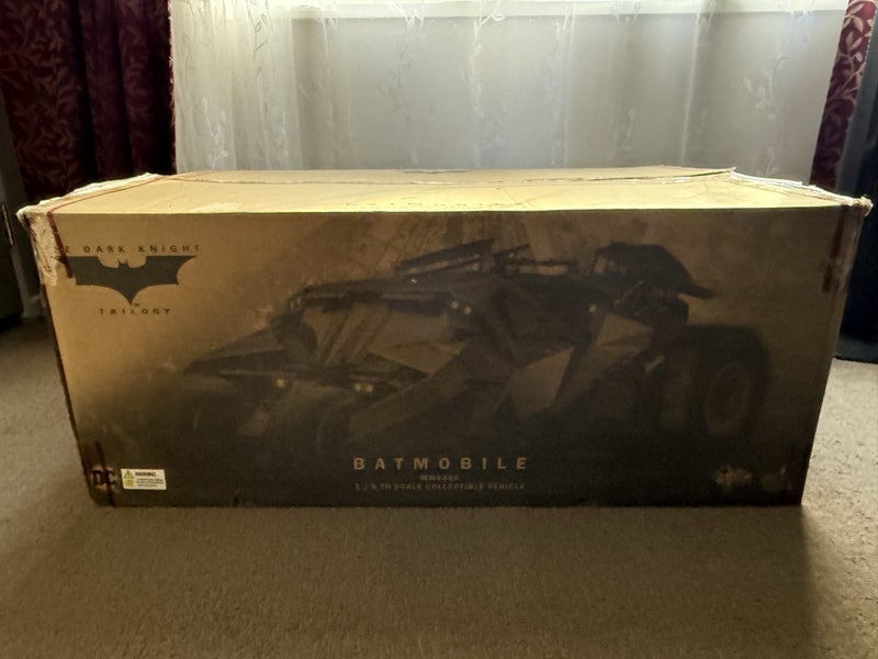 Hot Toys Dark Knight Trilogy MMS586 Batmobile Carousel 1