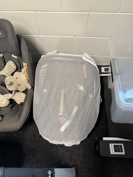 2x Maxi Cosi Seats - Pebble Plus & Pearl with Base etc. Carousel 2