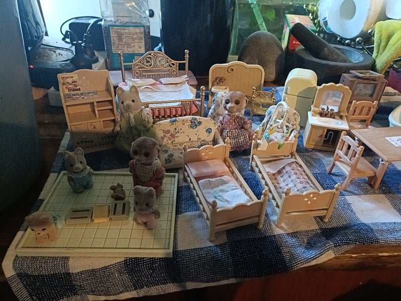 Sylvania family's doll house and accessories Carousel 1