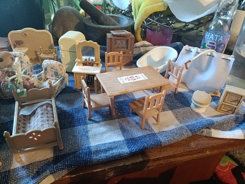 Sylvania family's doll house and accessories Carousel 2