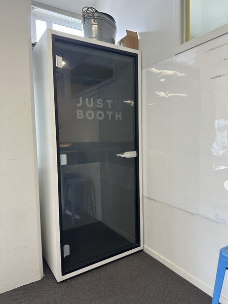 Justbooth Acoustic sound proof single office pod Carousel 1