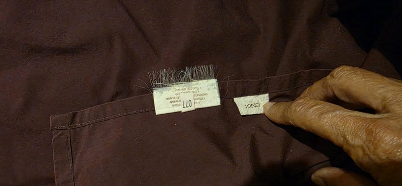 Flat sheet - KING size - maroon colour - great condition Carousel 2