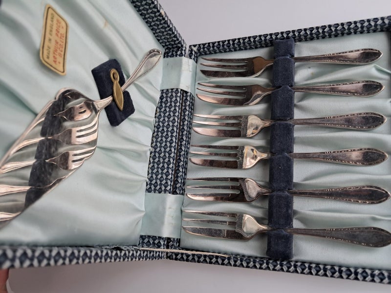 Vintage 1950's silver dessert forks set Carousel 2