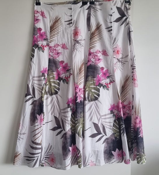 Merric Floral Skirt – Size 14 Carousel 1