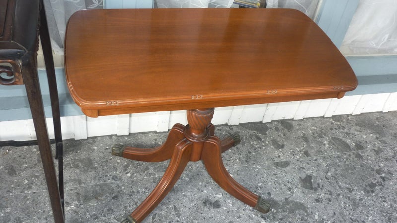 MAHOGANY HALL TABLE ON PEDESTAL BASE Carousel 1