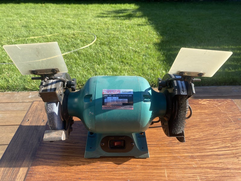 Makita GB600 150mm Bench Grinder + Wire Wheel Carousel 1