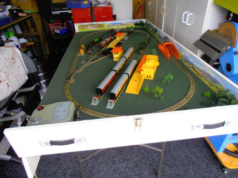 HORNBY DUBLO 3 RAIL LAYOUT IN AMAZING CONDITION. Carousel 1