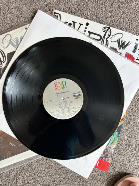 David Bowie Collector’s Pack: 1987 NZ Tour Memorabilia + 3x Vinyl LPs Carousel 2