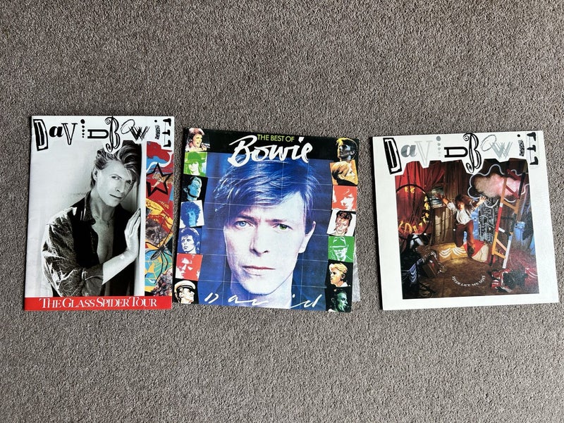 David Bowie Collector’s Pack: 1987 NZ Tour Memorabilia + 3x Vinyl LPs Carousel 1