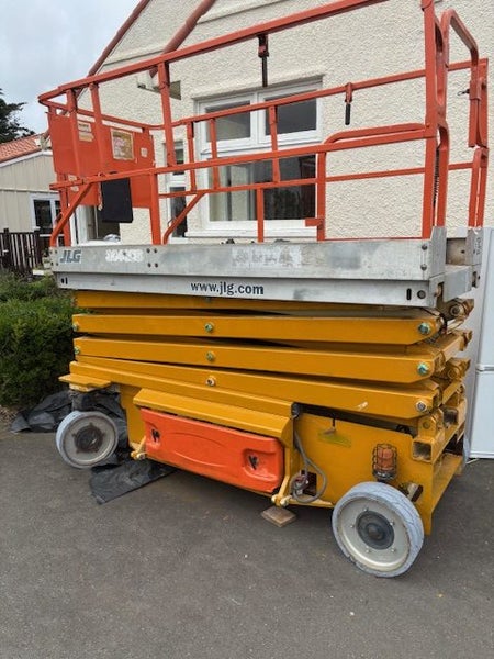 Electric Scissor lift Carousel 1