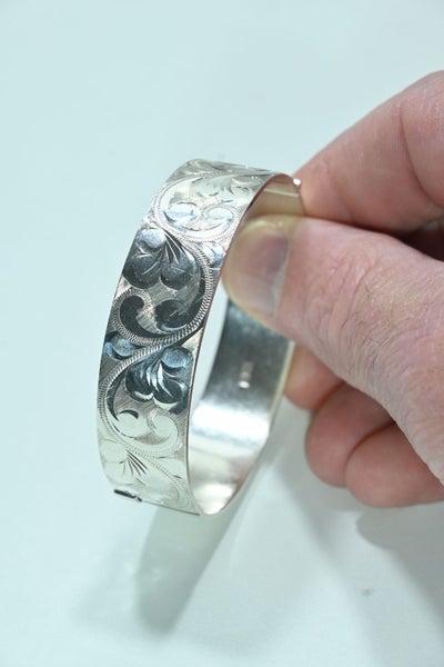 Solid Stirling silver hinged bangle 35.1 grams Carousel 2