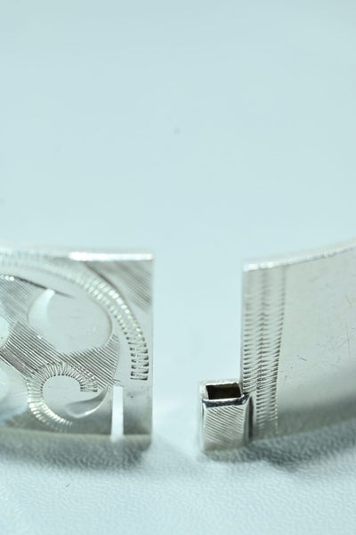 Solid Stirling silver hinged bangle 35.1 grams Carousel 5