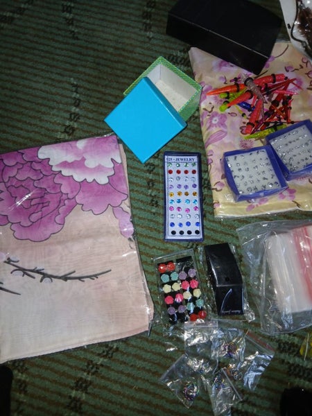 Bulk Crafts, Jewellery, Scarves, Hair Accessories Brand New Carousel 2