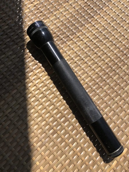 MAGLITE 4 Cell D Torch - with upgrade LED bulb. Carousel 1