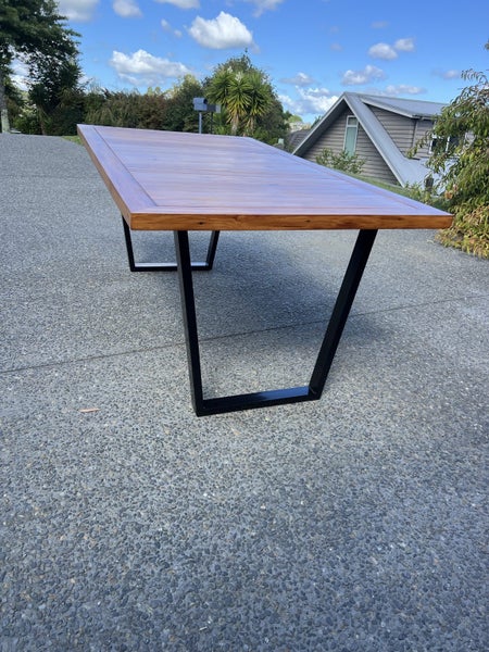 Rimu Table Carousel 2