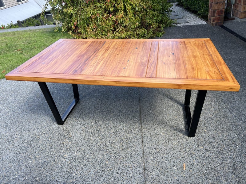 Rimu Table Carousel 1