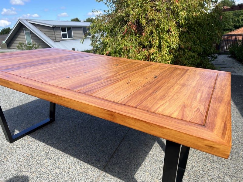 Rimu Table Carousel 6