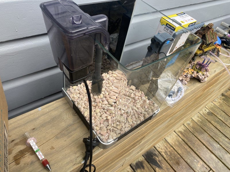 Fish tank 10 litre and accessories Carousel 1