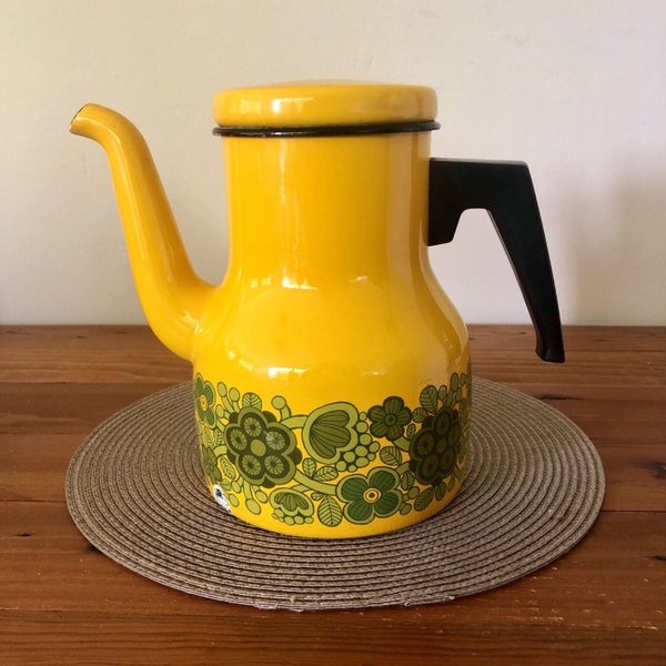 Vintage Finel Arabia • Yellow Enamel Coffee Pot Carousel 2