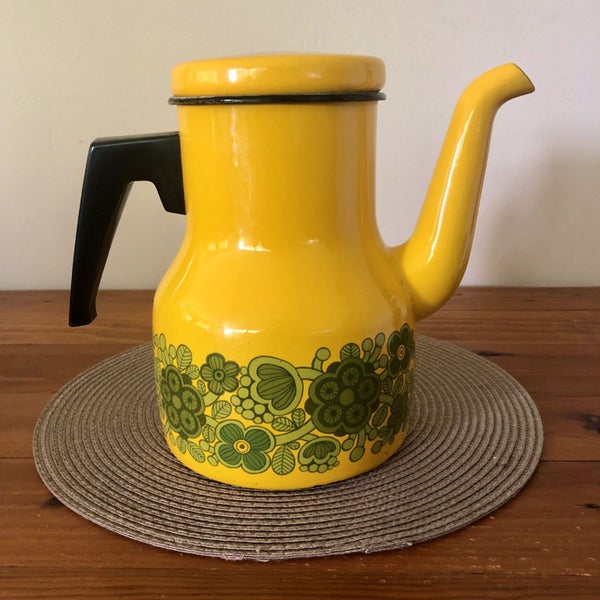 Vintage Finel Arabia • Yellow Enamel Coffee Pot Carousel 1