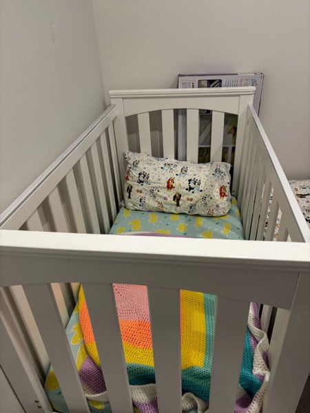 White wooden cot Carousel 4