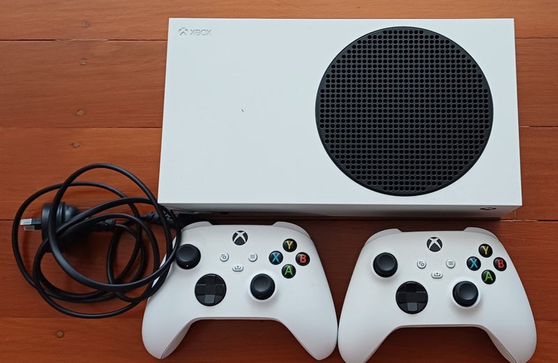 XBOX SERIES S + 2 CONTROLLERS Carousel 1