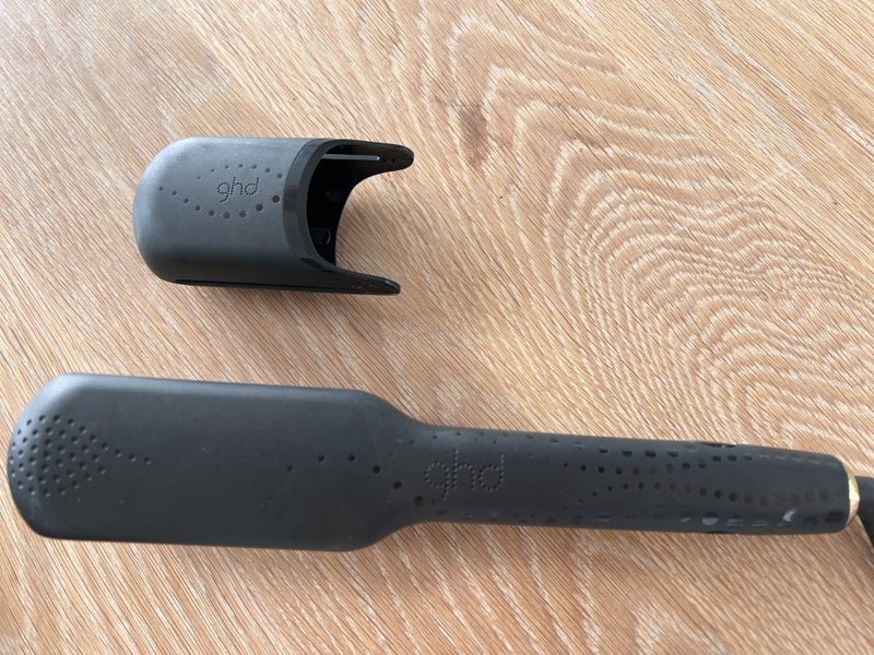 GHD MAX WIDE PLATE HAIR STRAIGHTENER (42MM PLATE) BLACK Carousel 2