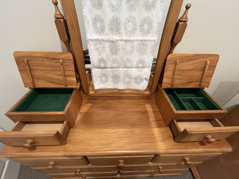 Rimu Dressing Table Carousel 2