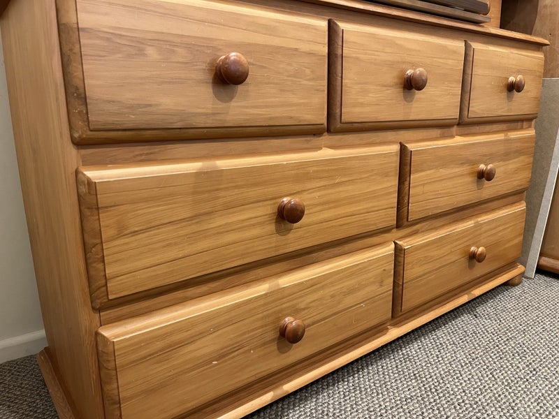 Rimu Dressing Table Carousel 6