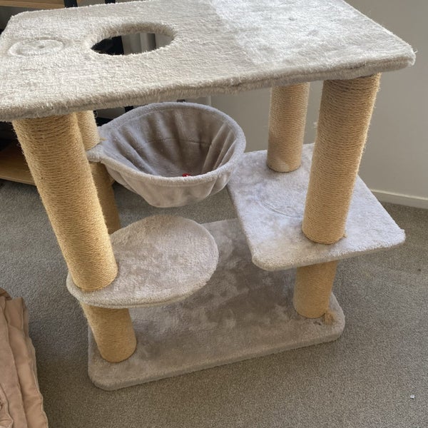 Cat tower/scratch post Carousel 2