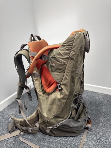 Macpac child carrier Carousel 1