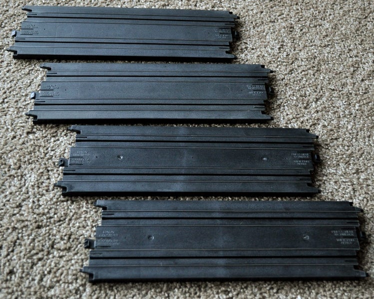 TYCO AFX SLOT CAR TRACKS - 4x 9" Straight Tracks Carousel 1