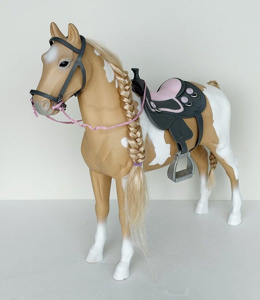 OG Dolls and horse with saddle and reins. Carousel 4