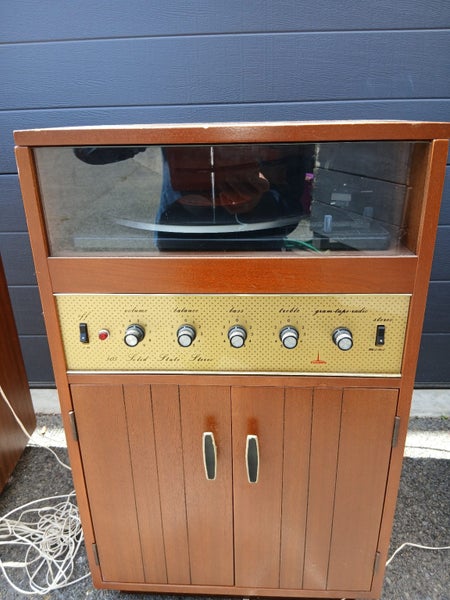 Vintage Record Player/Radio Carousel 2