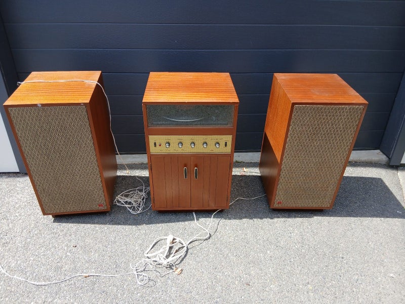 Vintage Record Player/Radio Carousel 1