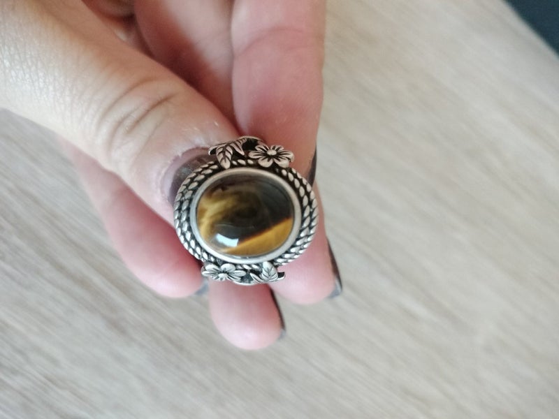 Sterling silver tiger eye ring Carousel 2