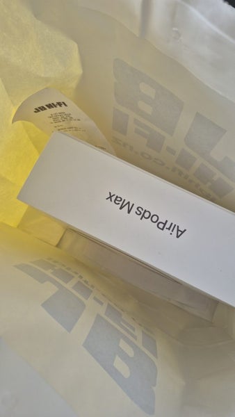 Airpord Max's (Midnight Black Type C Version) Carousel 2