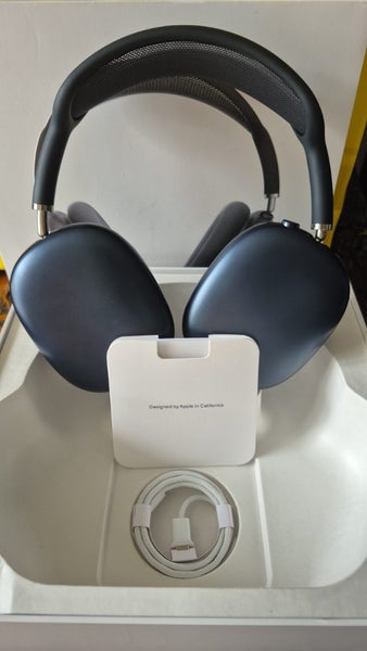 Airpord Max's (Midnight Black Type C Version) Carousel 5