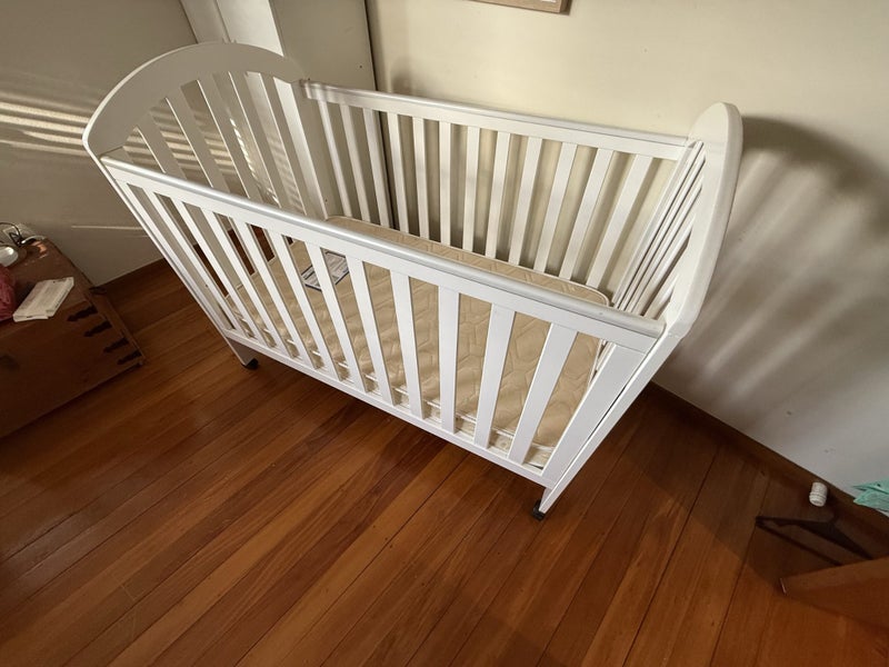 Baby Cot with Mattress and 2 Fitted Sheets Carousel 2