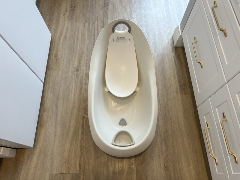 Baby bath with newborn insert Carousel 1